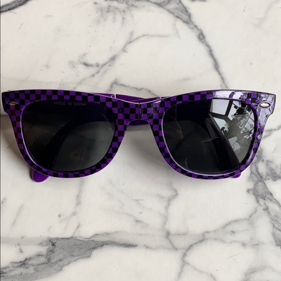 Foldable, Compact, On The Go Sunglasses - Picture 3 of 10